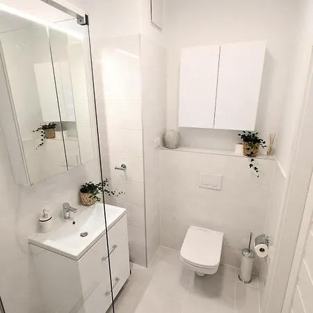 Modern 2-rm With Parking At Warsaw's Heart - Wola Warschau